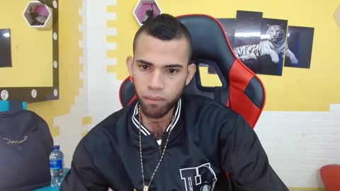 adri_sexboy online show from 11, 3, 2025