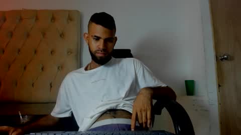 Snapshot of adri_sexboy229 chatting on 23, 9, 2025 adri_sexboy229 online show from 23, 9, 2025