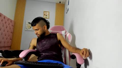 Snapshot of adri_sexboy229 chatting on 25, 9, 2025 adri_sexboy229 online show from 25, 9, 2025