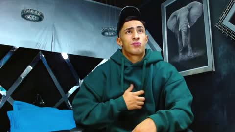 Snapshot of adrian_rae chatting on 12, 12, 2024 online show from 12, 12, 2024