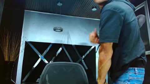 Snapshot of adrian_rae chatting on 17, 12, 2024 online show from 17, 12, 2024