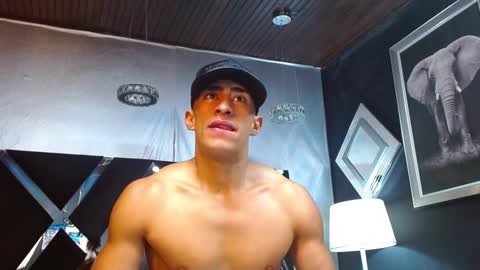 Snapshot of adrian_rae chatting on 18, 12, 2024 online show from 18, 12, 2024