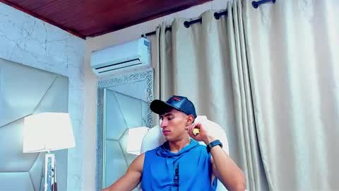 Snapshot of adrian_rae chatting on 25, 1, 2025 online show from 25, 1, 2025