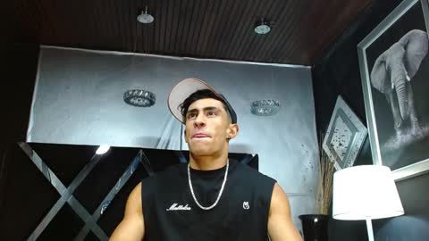 Snapshot of adrian_rae chatting on 28, 1, 2025 online show from 28, 1, 2025