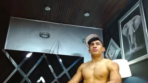 Snapshot of adrian_rae chatting on 28, 1, 2025 online show from 28, 1, 2025