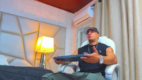 Snapshot of adrian_rae chatting on 27, 2, 2025 online show from 27, 2, 2025