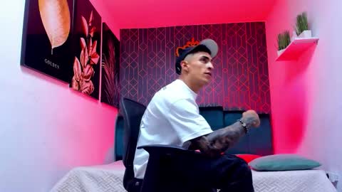 Snapshot of adrian_rae chatting on 26, 9, 2025 online show from 26, 9, 2025