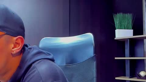 Snapshot of adrian_rae chatting on 30, 9, 2025 online show from 30, 9, 2025