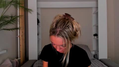 Snapshot of adriana_coy_ chatting on 17, 1, 2025 Adriana online show from 17, 1, 2025