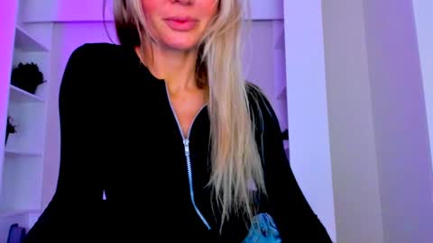 Snapshot of adriana_coy_ chatting on 1, 2, 2025 Adriana online show from 1, 2, 2025