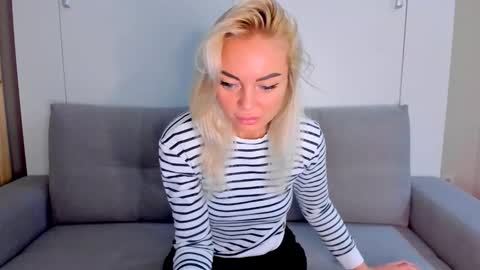 Snapshot of adriana_coy_ chatting on 29, 10, 2025 Adriana online show from 29, 10, 2025