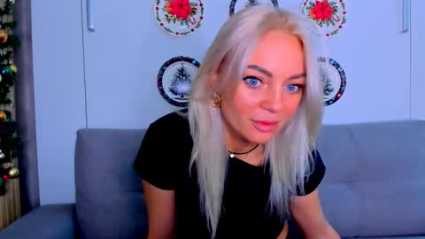 Snapshot of adriana_coy_ chatting on 23, 11, 2025 Adriana online show from 23, 11, 2025