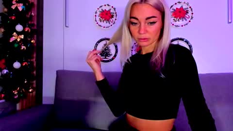 Snapshot of adriana_coy_ chatting on 18, 12, 2025 Adriana online show from 18, 12, 2025