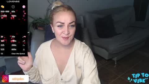 Adriana Paredes  online show from 25, 1, 2025