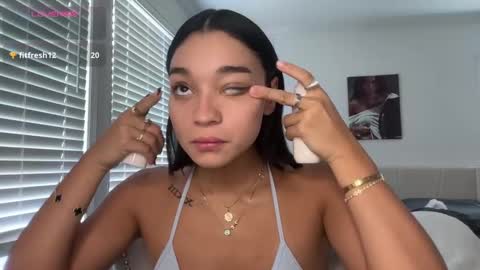 Snapshot of adriannarodriguez chatting on 10, 9, 2025 Adrianna online show from 10, 9, 2025