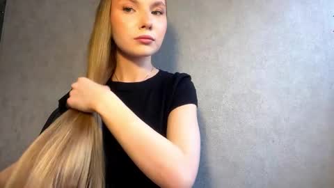 Caroline online show from 19, 4, 2026