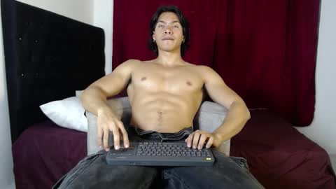 adriel_escalante online show from 8, 1, 2026