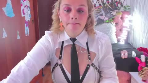 adriiana_fox_ online show from 28, 1, 2025