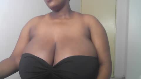 Snapshot of africanbusty chatting on 14, 12, 2024 ONLYFAN-Africanbusty online show from 14, 12, 2024