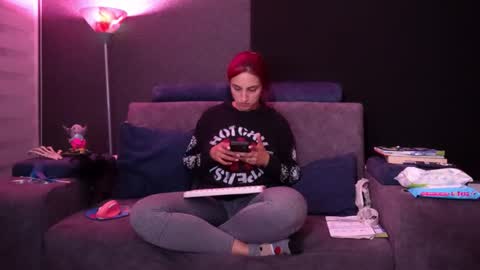 Agata Collinss online show from 8, 11, 2025