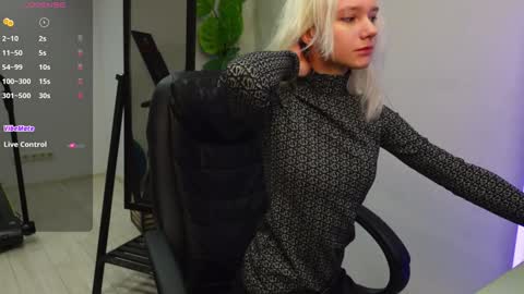 Agelina Lilly Laura online show from 17, 1, 2026