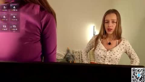 Monica and Bella online show from 22, 7, 2026