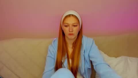 Snapshot of agnesarden chatting on 6, 11, 2025 AgnesArden online show from 6, 11, 2025