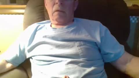 aguynrkfrd online show from 19, 4, 2026