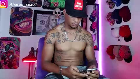 Snapshot of aharon_sexo1 chatting on 3, 1, 2025 Aharon  Zamora online show from 3, 1, 2025