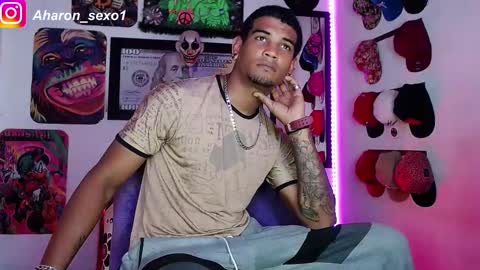 Snapshot of aharon_sexo1 chatting on 5, 1, 2025 Aharon  Zamora online show from 5, 1, 2025