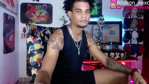 Snapshot of aharon_sexo1 chatting on 24, 10, 2025 Aharon  Zamora online show from 24, 10, 2025
