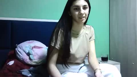 Snapshot of ahotkitty18 chatting on 24, 12, 2024 Selena online show from 24, 12, 2024