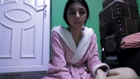 Snapshot of ahotkitty18 chatting on 28, 12, 2024 Selena online show from 28, 12, 2024