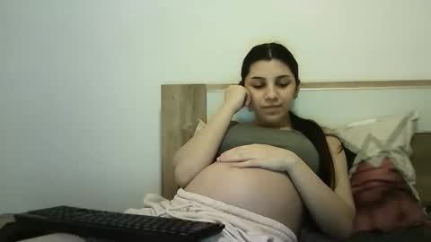 Snapshot of ahotkitty18 chatting on 28, 11, 2025 Selena online show from 28, 11, 2025