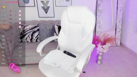 AIDA ADAMS online show from 11, 1, 2025