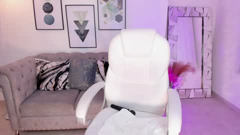 AIDA ADAMS online show from 12, 1, 2025