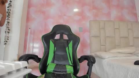 Snapshot of aida_rose chatting on 3, 2, 2026 karoline online show from 3, 2, 2026