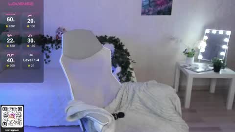 Snapshot of aiklynne chatting on 16, 11, 2025 Lynn online show from 16, 11, 2025