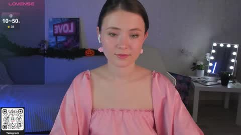 Snapshot of aiklynne chatting on 28, 11, 2025 Lynn online show from 28, 11, 2025