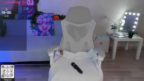 Snapshot of aiklynne chatting on 18, 12, 2025 Lynn online show from 18, 12, 2025