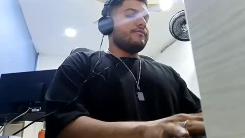 Snapshot of aj_cooper90_ chatting on 5, 2, 2025 Esteban online show from 5, 2, 2025