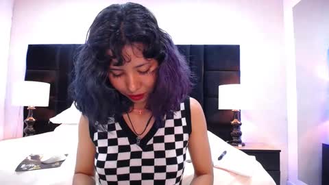 A K A N E  U W U online show from 16, 2, 2025