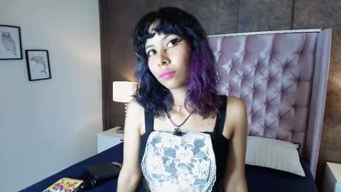 A K A N E  U W U online show from 18, 2, 2025