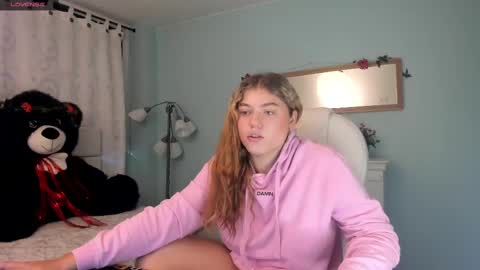 Snapshot of alaia_greyy chatting on 9, 12, 2024 Alaia online show from 9, 12, 2024