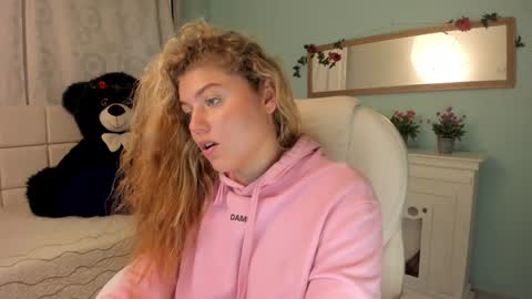 Snapshot of alaia_greyy chatting on 16, 12, 2024 Alaia online show from 16, 12, 2024