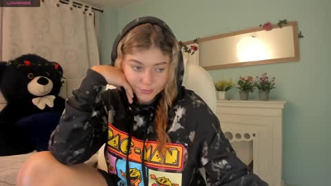 Snapshot of alaia_greyy chatting on 17, 12, 2024 Alaia online show from 17, 12, 2024