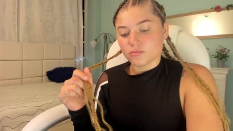 Snapshot of alaia_greyy chatting on 2, 1, 2025 Alaia online show from 2, 1, 2025