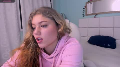 Snapshot of alaia_greyy chatting on 28, 2, 2025 Alaia online show from 28, 2, 2025