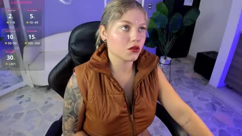 Snapshot of alaia_greyy chatting on 18, 9, 2025 Alaia online show from 18, 9, 2025