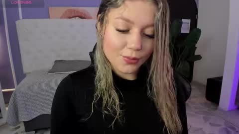 Snapshot of alaia_greyy chatting on 2, 10, 2025 Alaia online show from 2, 10, 2025